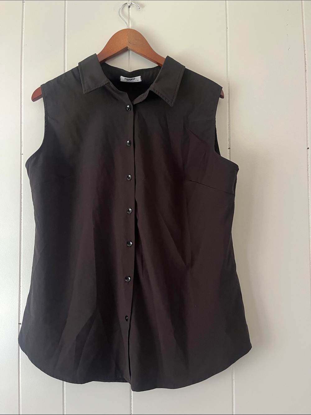 Aritzia Black Sleeveless Button-Front Collared Blouse